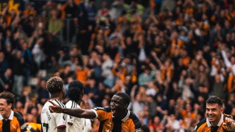 Hull City stuns Manchester United in Premier League opener