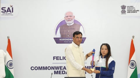 सीडब्ल्यूजी 2026: वेटलिफ्टिंग में पदक विजेताओं को खेल मंत्री मांडविया ने सम्मानित किया, सौंपे नकद पु
