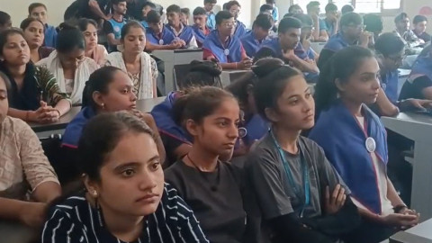 गुजरात: जामनगर में पीएम मोदी का खेलो इंडिया संवाद, युवा बोले- सरकार ने एथलीट्स को काफी प्रेरित किया है