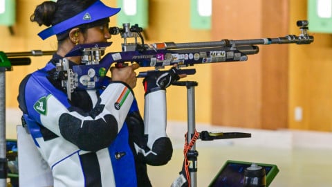 एशियन गेम्स: भारतीय महिला टीम ने 10 मीटर एयर राइफल स्पर्धा में रजत पदक जीता, एलावेनिल, सोनम व्यक्तिगत फाइनल में पहुंचीं