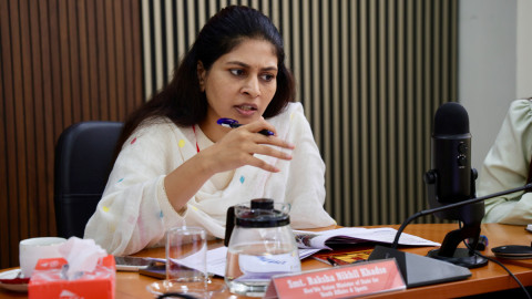 केंद्रीय राज्य मंत्री रक्षा खडसे ने सैतुअल और कोलासिब में की जिला समीक्षा बैठकों की अध्यक्षता