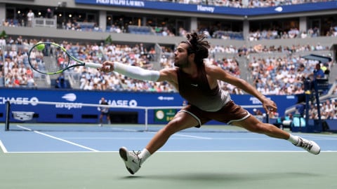 US Open: Alcaraz returns; Shelton, Tsitsipas rally as Wawrinka bows out (roundup)