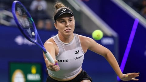 US Open: Noskova muscles into third round