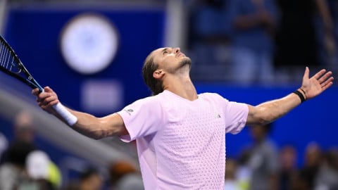 US Open: Zverev survives Sonego scare in five-set comeback