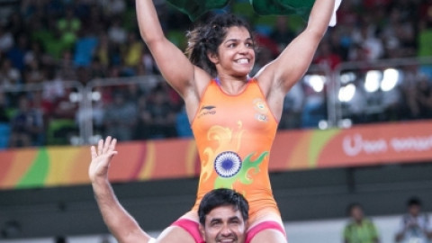 साक्षी मलिक: बचपन में ही हुआ कुश्ती से लगाव, 12 साल की उम्र में शुरू की ट्रेनिंग, ओलंपिक में मेडल जीतने वाली बनीं पहली भारतीय महिला रेसलर