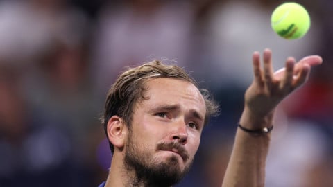 Daniil Medvedev overcomes Struff challenge to march into round 3 at Shanghai Masters
