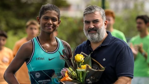 Maha CM Fadnavis lauds Maaya Rajeswaran on title double in Nigeria
