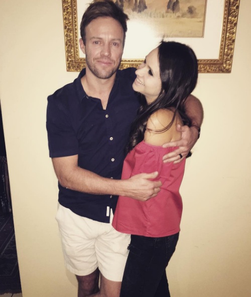 Hd Image for Cricket AB de Villiers with his wife Danielle de Villiers in Hindi