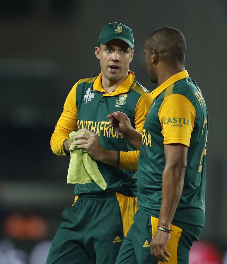 A B de Villiers and Vernon Philander in Tamil