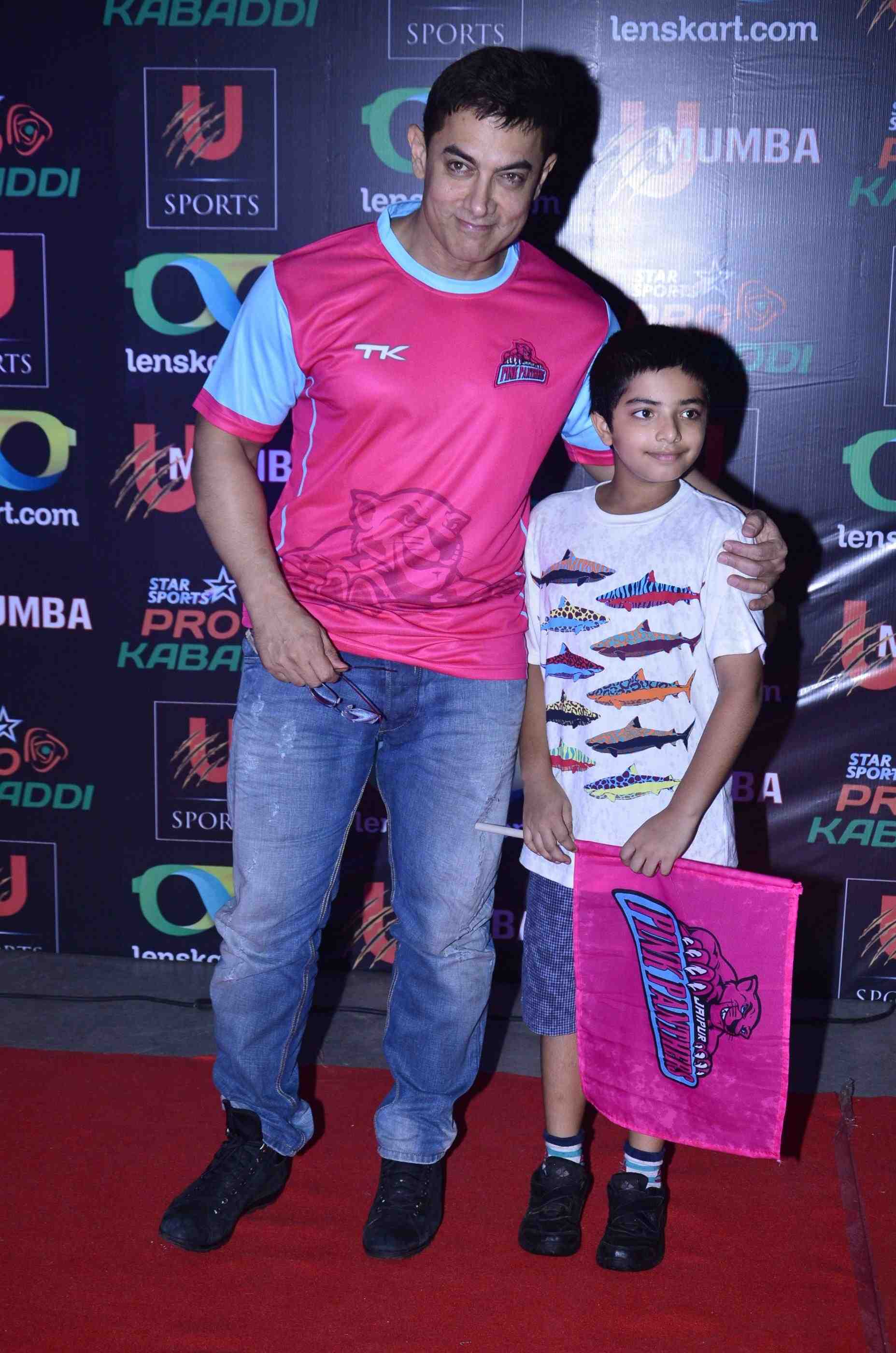 HD Image for cricket Aamir Khan at Pro-Kabaddi League in Tamil