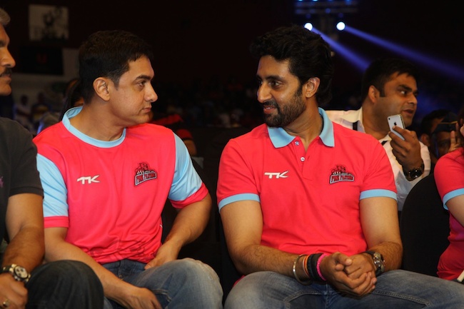 HD Image for cricket Abhishek Bachchan - Aamir Khan in Tamil