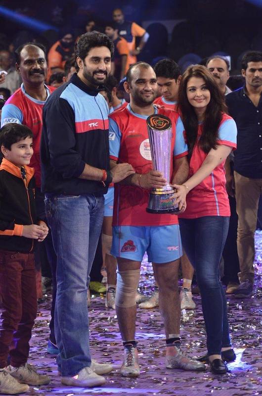 HD Image for cricket  Abhishek Bachchan-Aishwarya Rai during the finals of the Pro Kabaddi League in Tamil