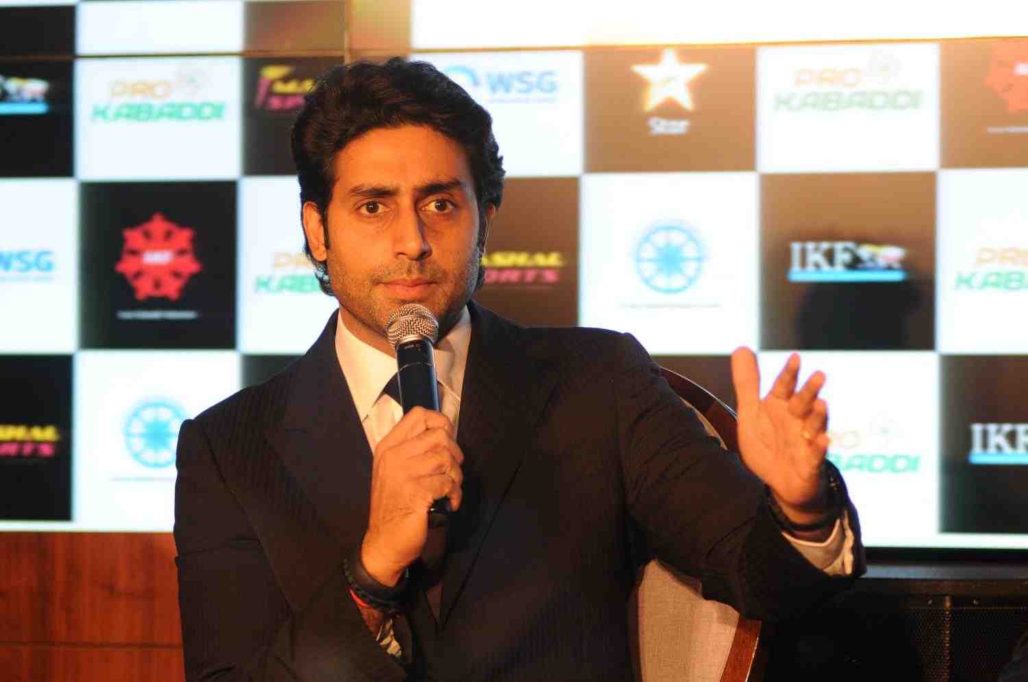 HD Image for cricket Abhishek Bachchan 
