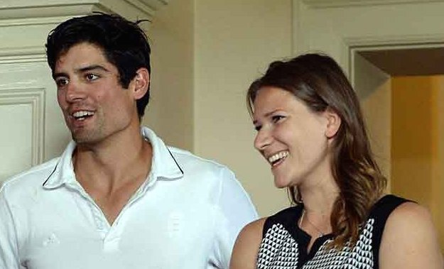 Alastair Cook with his wife Alice फोटो