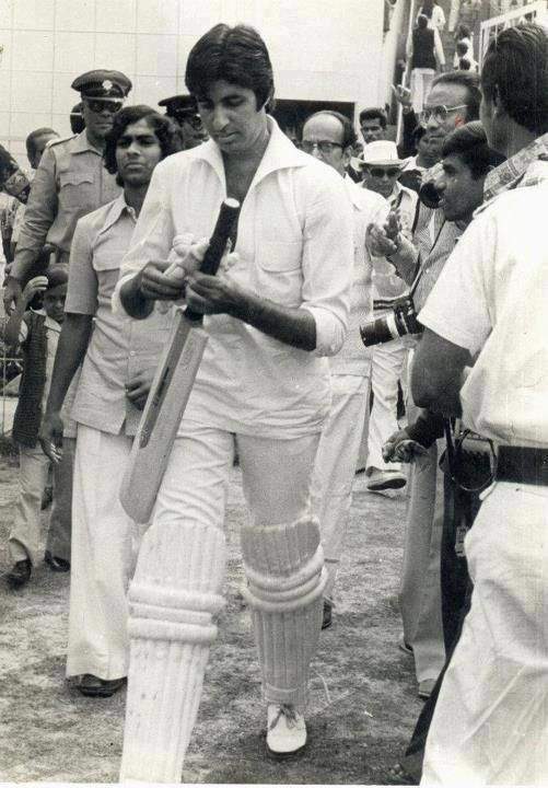 Hd Image for Cricket Amitabh Bachchan in Hindi