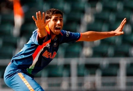 Image for Ashish Nehra best bowler in world Cup in 2003 in Tamil