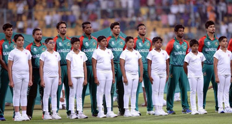 Bangladesh players sing their national anthem