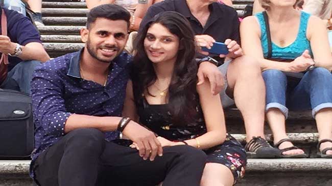 Hd Image for Cricket Cricketer Manoj Tiwary and his wife Sushmita Roy in Hindi