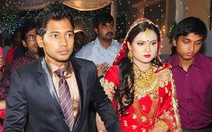 Hd Image for Cricket Cricketer Mushfiqur Rahim and his wife Jannatul Kifayet in Hindi