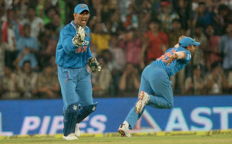 Hd Image for Cricket MS Dhoni and Suresh Raina in Hindi