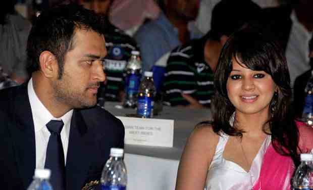 MS Dhoni with his wife Sakshi Ra