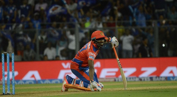 Hd Image for Cricket Gujarat Lions batsman Dwayne Bravo in Hindi