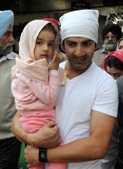 Gautam Gambhir with his daughter Aazeen फोटो