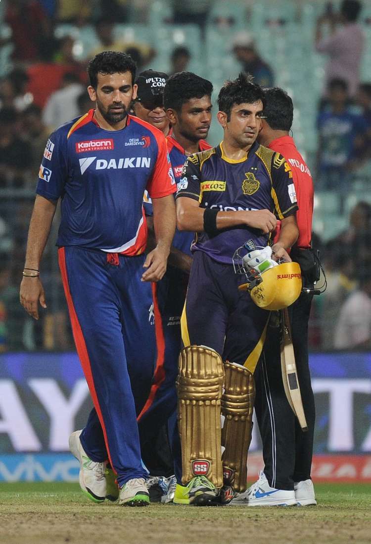 Kolkata Knight Riders captain Gautam Gambhir and Delhi Daredevils captain Zaheer Khan in Tamil