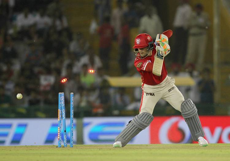 Glenn Maxwell of Kings XI Punjab gets dismissed  in Tamil