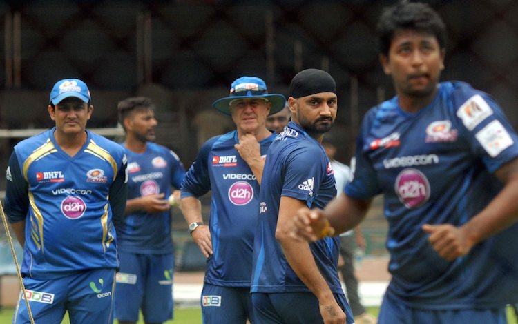 HD Image for cricket Harbhajan Singh, Pragyan Ojha with Anil Kumble