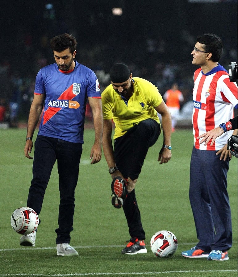 HD Image for cricket ISL 2014 : Ranbir Kapoor,Harbhajan & Sourav Ganguly raised money for Charity in Tamil