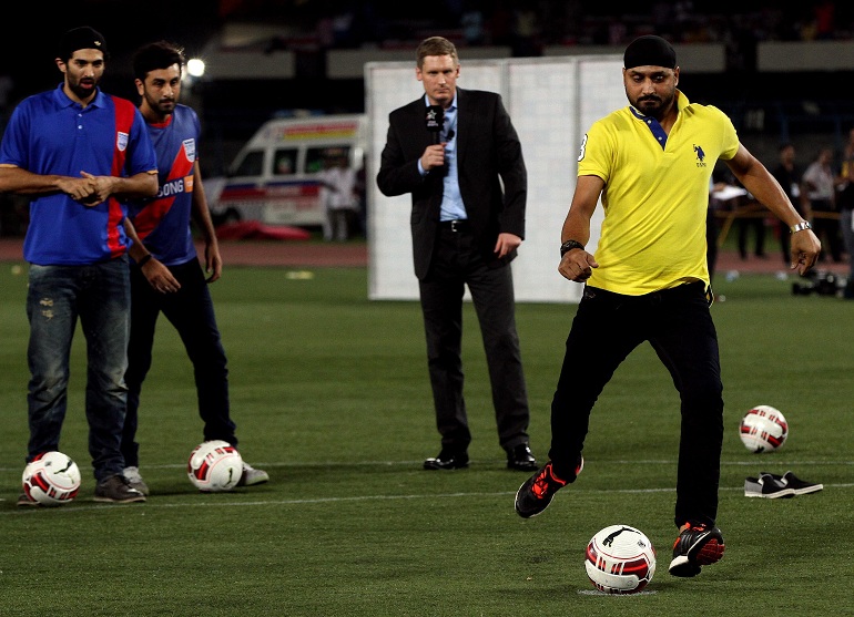 HD Image for cricket ISL 2014 : Ranbir Kapoor,Harbhajan & Sourav Ganguly raised money for Charity in Tamil