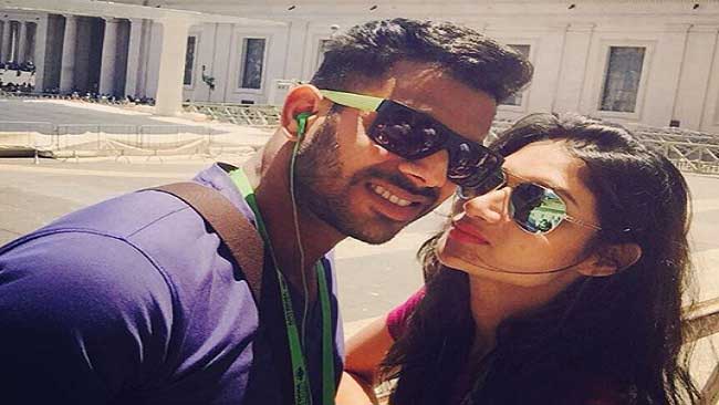 Indian Cricketer Manoj Tiwary and his wife Sushmita Roy Image