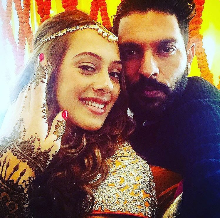 Hd Image for Cricket Indian Cricketer Yuvraj Singh with Hazel Keech in Hindi