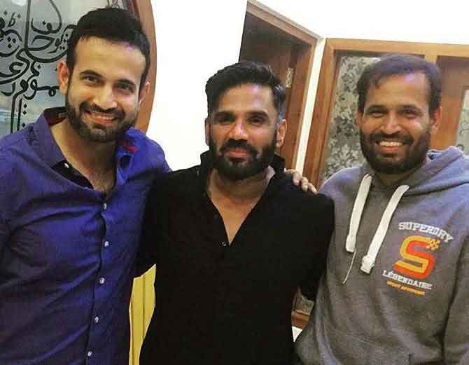 Hd Image for Cricket Irfan Pathan his brother Yusuf Pathan and actor Sunil Shetty in Hindi