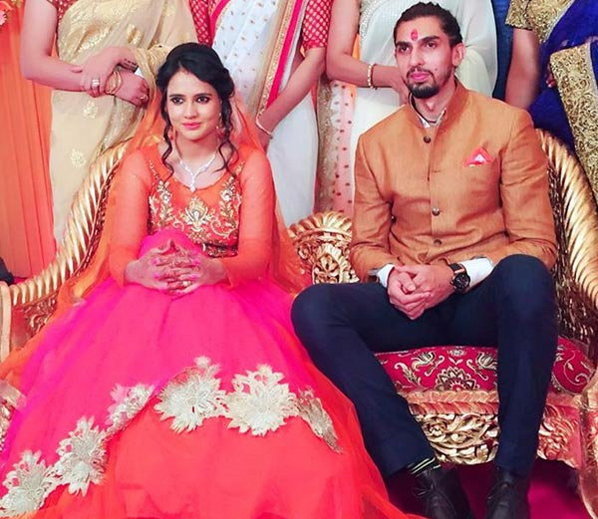 Hd Image for Cricket Ishant and Pratima in Hindi