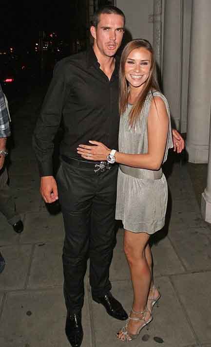 Hd Image for Cricket Kevin Pietersen and Jessica Taylor1 in Hindi