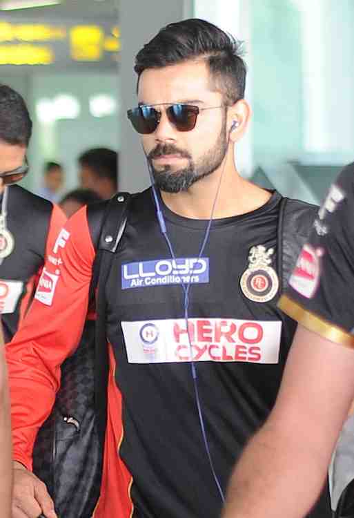 Hd Image for Cricket Kohli at Kolkata Airport in Hindi