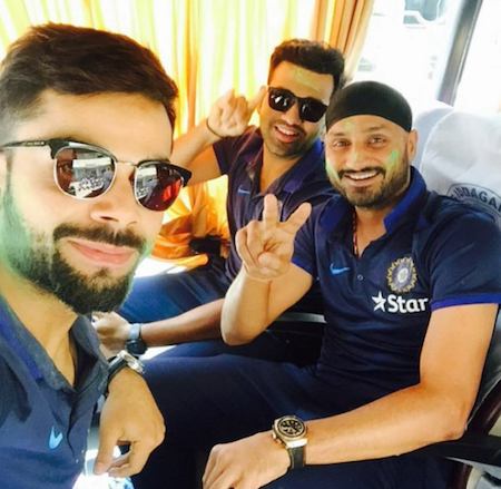 Hd Image for Cricket Kohli with Harbhajan Singh & Rohit Sharma in Hindi