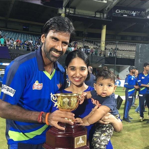 Hd Image for Cricket Lakshmipathy Balaji and his wife Priya Thalur in Hindi