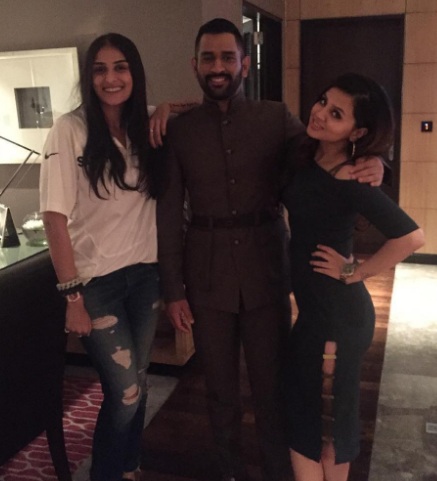 MS Dhoni and his wife Image