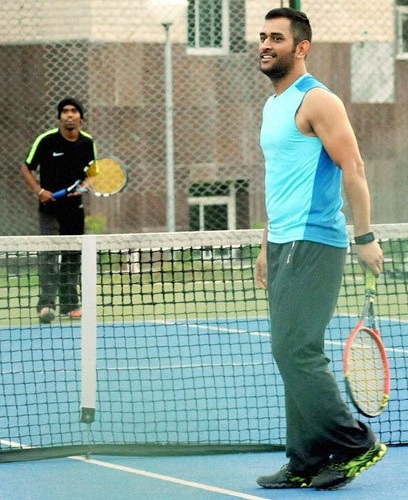 Hd Image for Cricket Mahendra Singh Dhoni Playing Tennis in Hindi