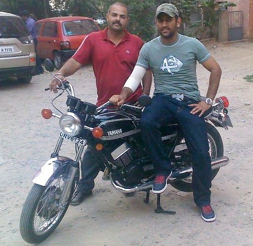 Hd Image for Cricket Mahendra Singh Dhoni with a close friend in Ranchi in Hindi