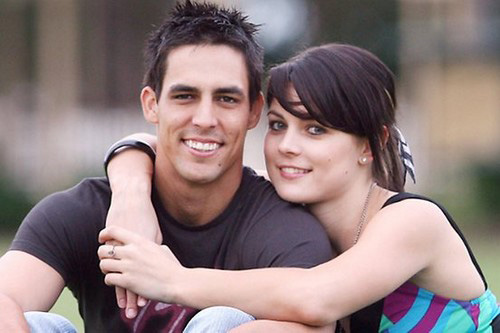 Hd Image for Cricket Mitchell Johnson and Jessica Bratich in Hindi