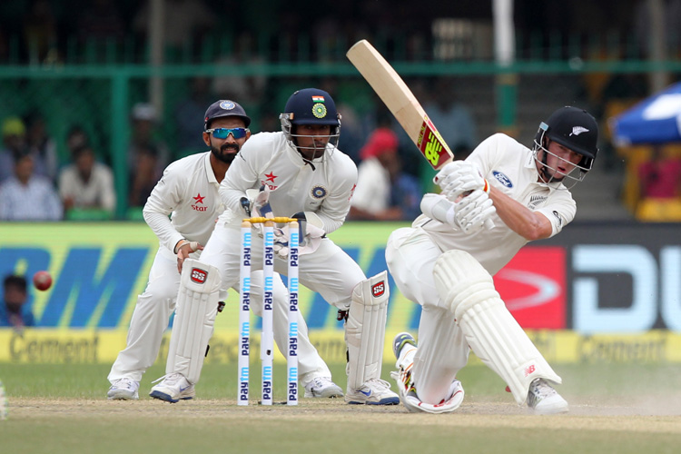 न्यूजीलैंड के मिचेल सेंटनेर ने जीता क्रिकेट वर्ल्ड का भरोसा फोटो