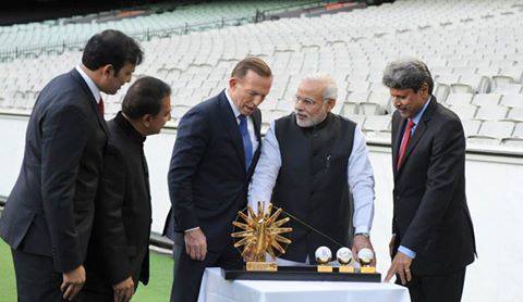 Narendra Modi with Kapil Dev in Tamil