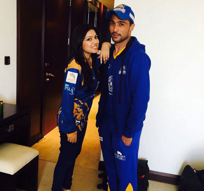 Mohammad Amir and his wife Narjis Image in Tamil