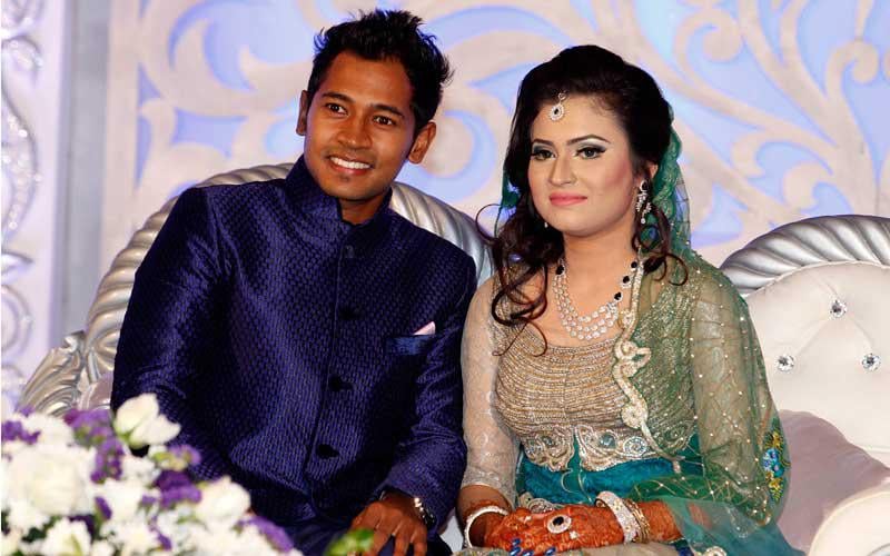 Hd Image for Cricket Mushfiqur Rahim and his wife Jannatul Kifayet in Hindi