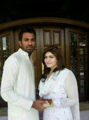 Hd Image for Cricket Pakistani Cricketer Wahab Riaz and his wife Zainab Chaudhry in Hindi