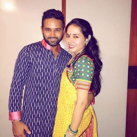 Parthiv Patel and wife Avni Zaveri Image